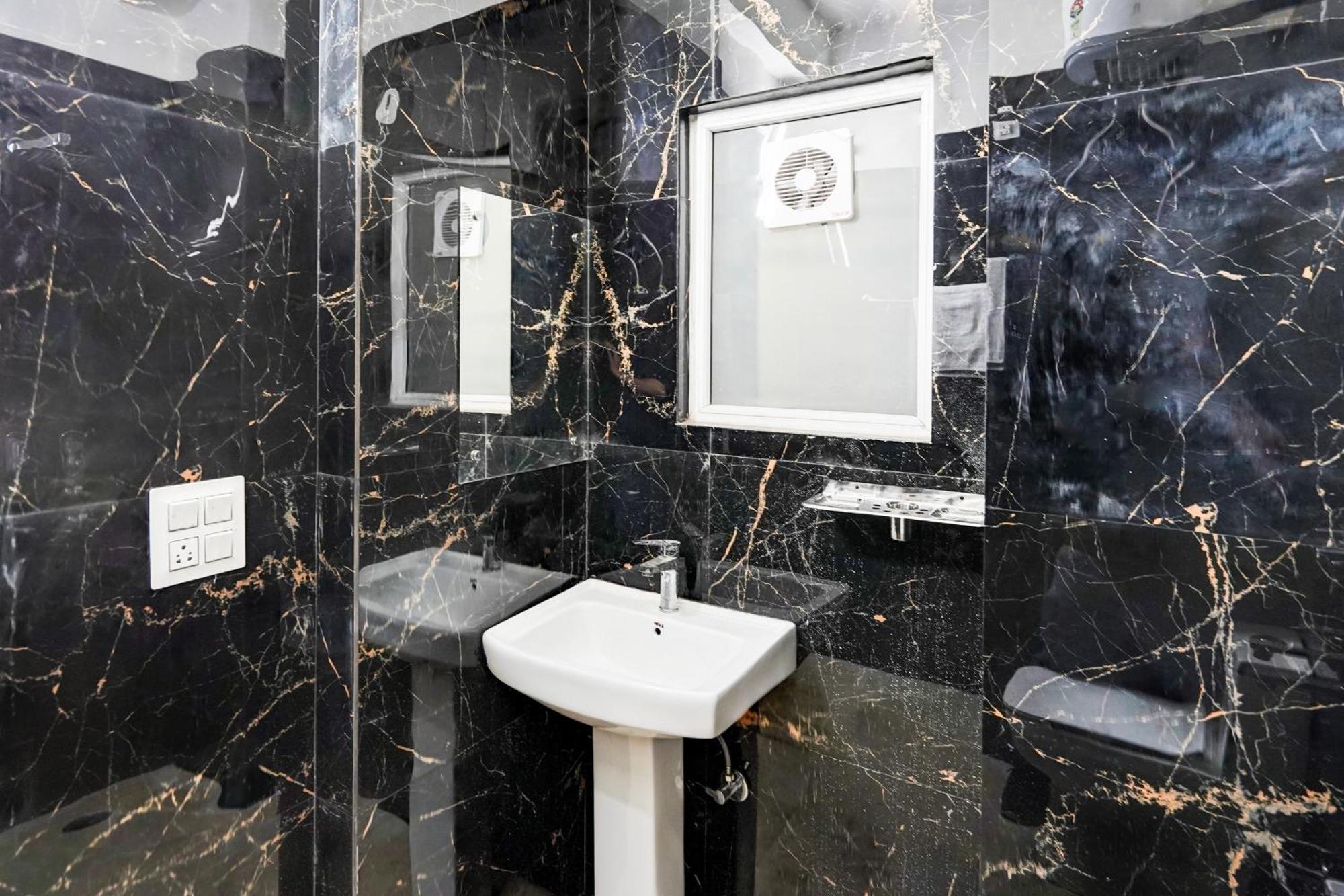 Super Townhouse Sector 86 Near Sector 83 Metro Station Hotel Noida Kültér fotó