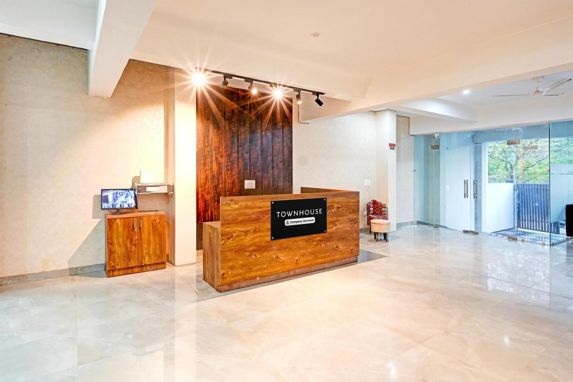 Super Townhouse Sector 86 Near Sector 83 Metro Station Hotel Noida Kültér fotó