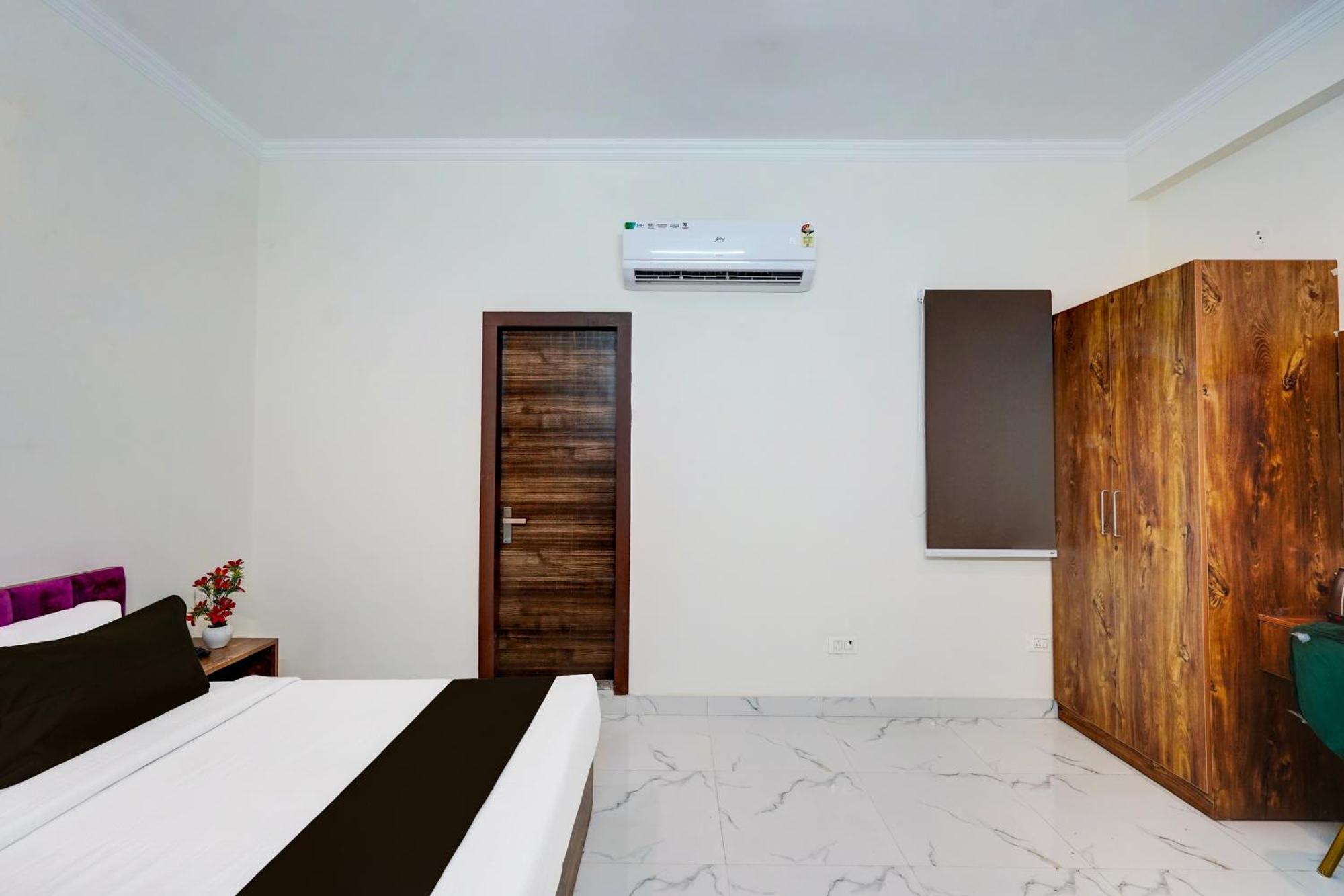 Super Townhouse Sector 86 Near Sector 83 Metro Station Hotel Noida Kültér fotó