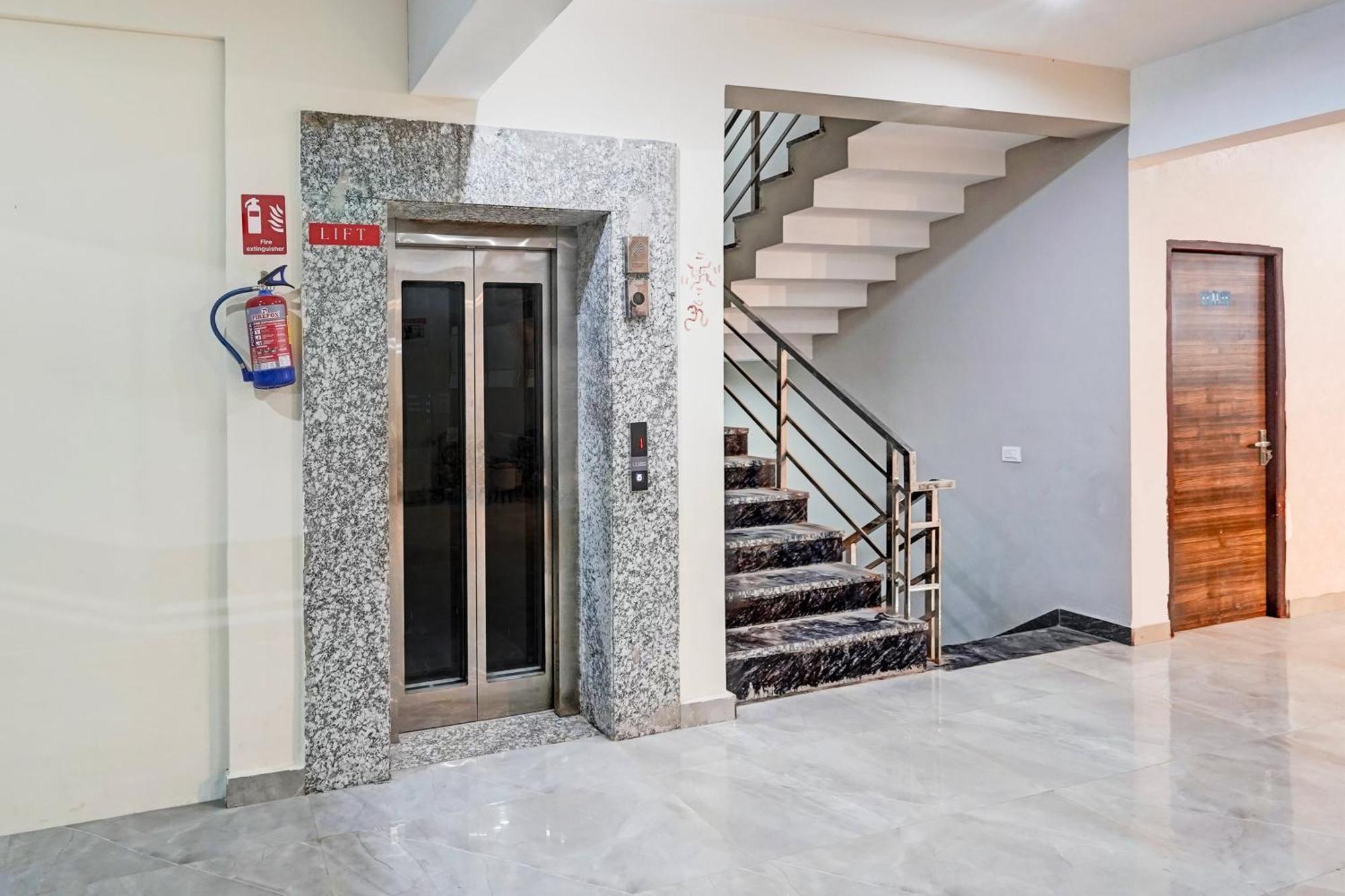Super Townhouse Sector 86 Near Sector 83 Metro Station Hotel Noida Kültér fotó