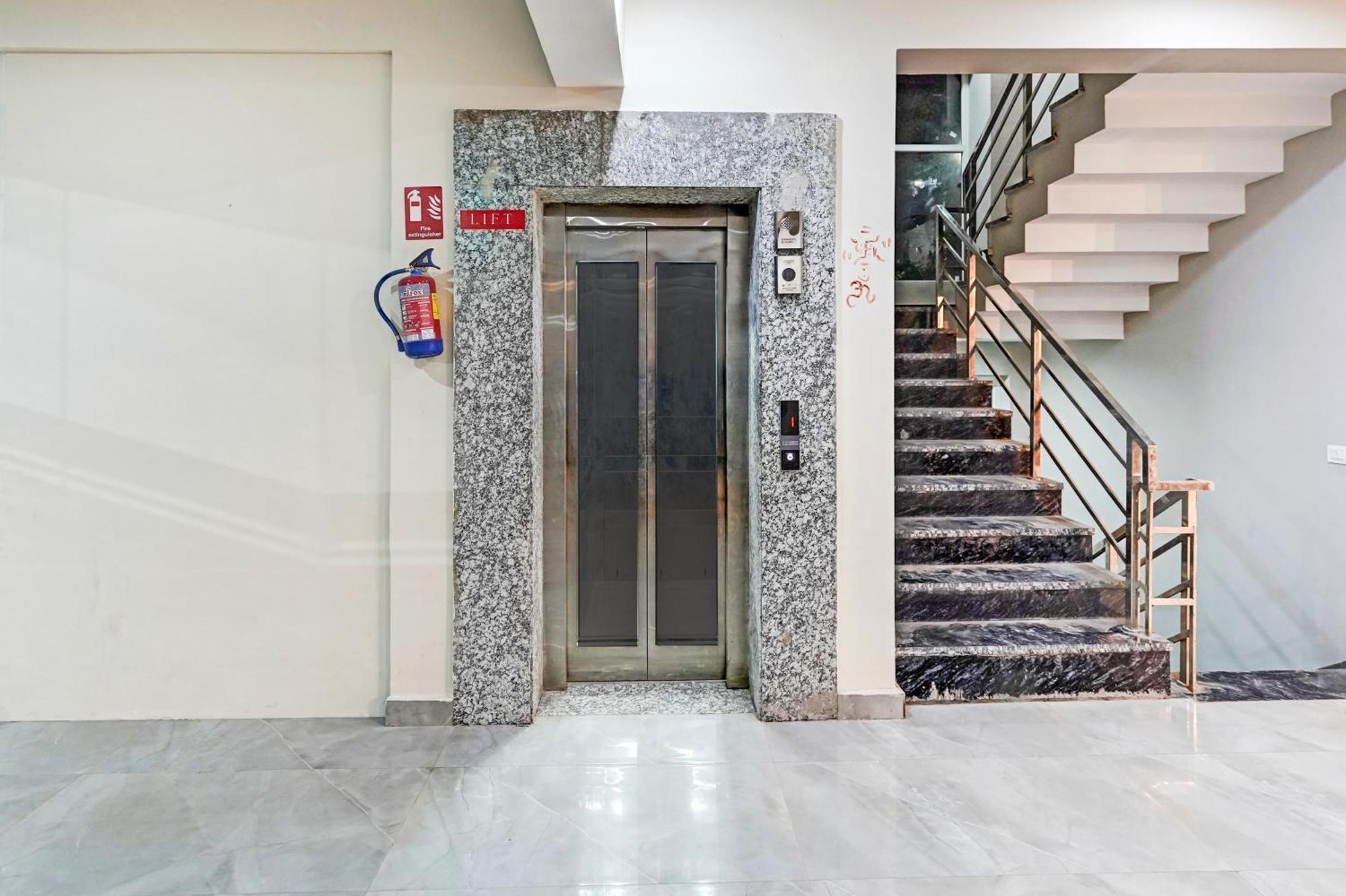 Super Townhouse Sector 86 Near Sector 83 Metro Station Hotel Noida Kültér fotó