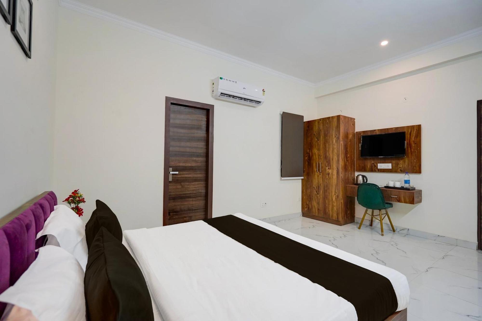 Super Townhouse Sector 86 Near Sector 83 Metro Station Hotel Noida Kültér fotó