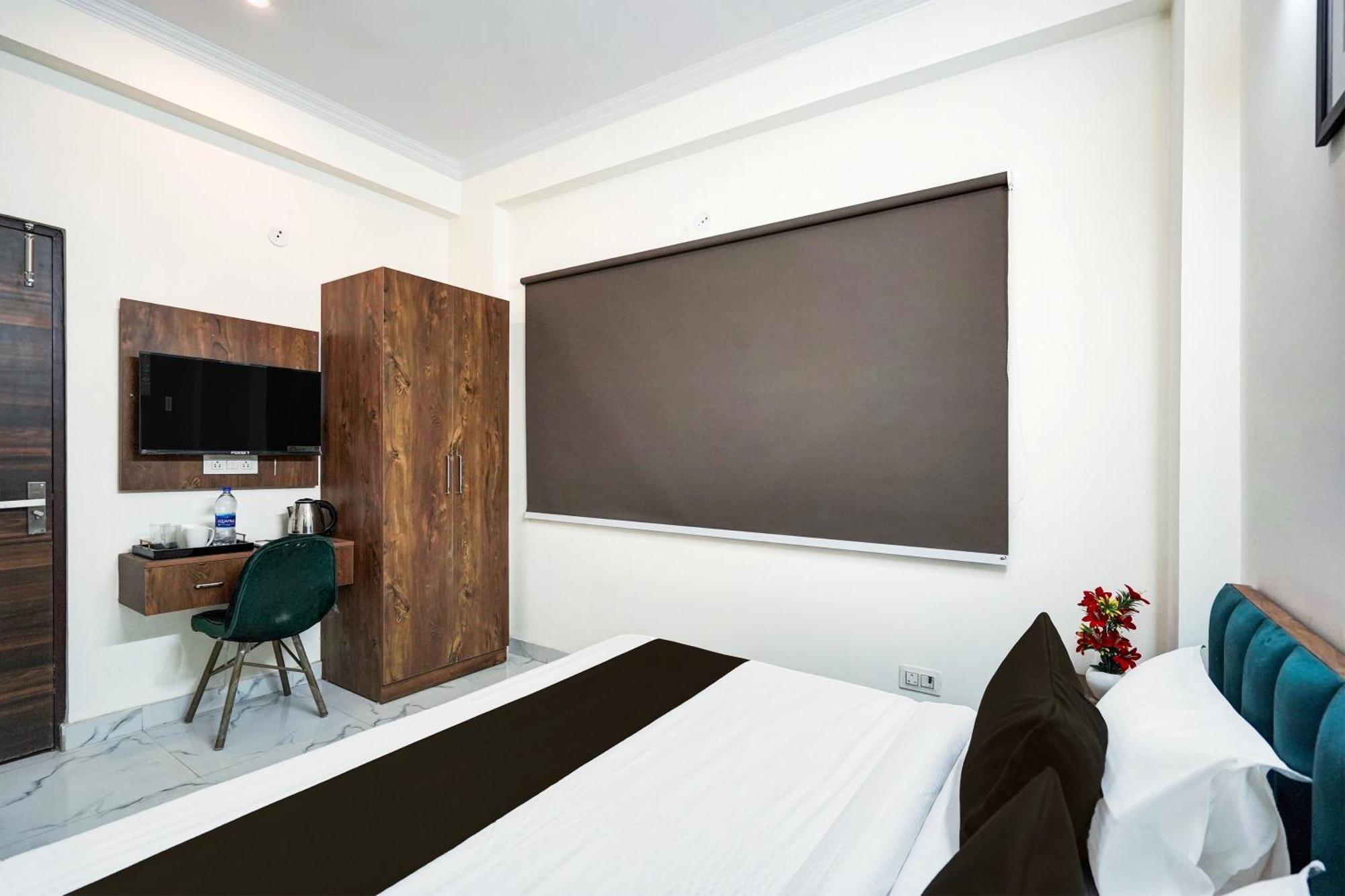 Super Townhouse Sector 86 Near Sector 83 Metro Station Hotel Noida Kültér fotó